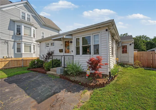 Photo 3 of Single family home for sale at 348 Park Pl, Woonsocket, RI 02895 | MLS# 1420433 | Listing updated on 2026-10-03