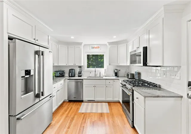 Photo 3 of Single family home for sale at 172 Bayview Ave, Bristol, RI 02809 | MLS# 1420099 | Listing updated on 2026-10-04