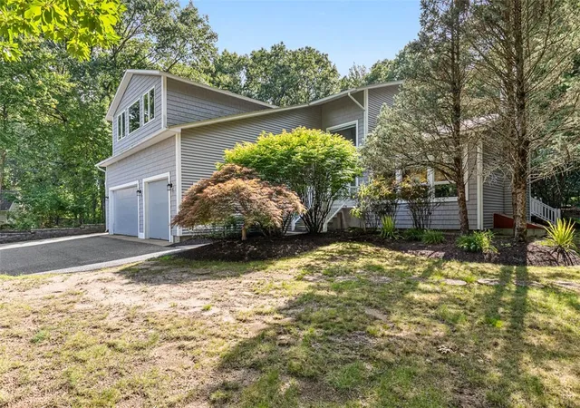 Photo 3 of Sale Pending at 9 Eagle Nest Dr, Lincoln, RI 02865 | MLS# 1420054 | Listing updated on 2026-09-01