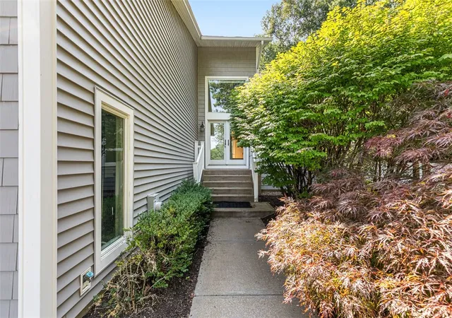 Photo 3 of Sale Pending at 9 Eagle Nest Dr, Lincoln, RI 02865 | MLS# 1420054 | Listing updated on 2026-09-01