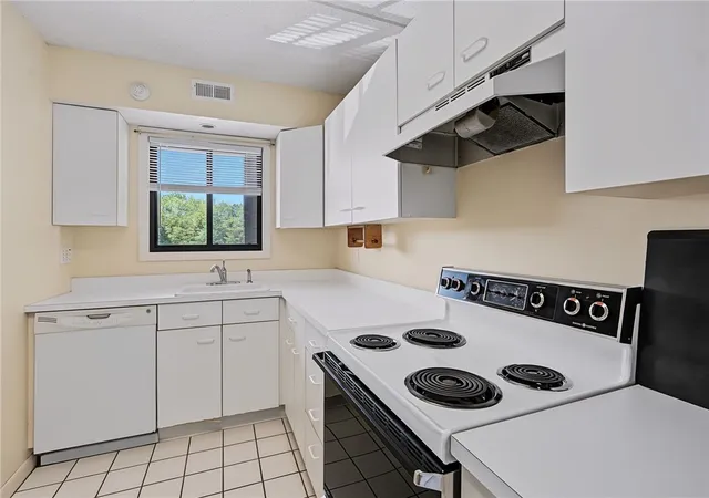 Photo 3 of Condo for sale at 650 E Greenwich Ave #7-207, West Warwick, RI 02893 | MLS# 1419883 | Listing updated on 2026-08-31