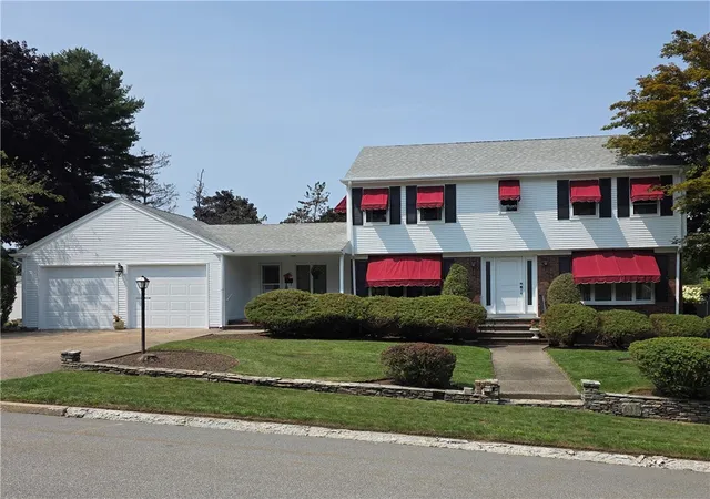 Photo 2 of Single family home for sale at 10 Surrey Ln, Lincoln, RI 02865 | MLS# 1420389 | Listing updated on 2026-10-04
