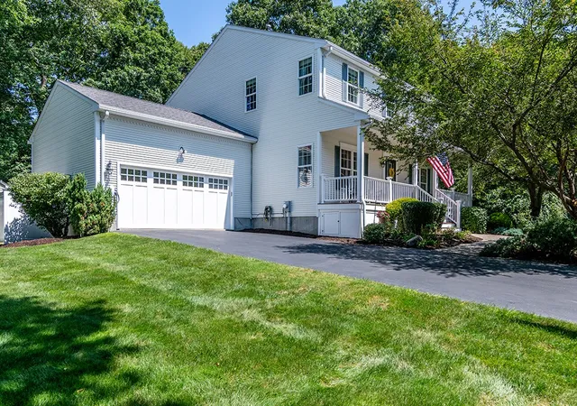 Photo 2 of Sale Pending at 530 Westmoreland Ln, Saunderstown, RI 02874 | MLS# 1419727 | Listing updated on 2026-09-08