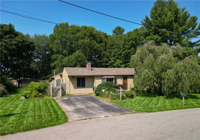 Photo 4 of Sale Pending at 17 Crest Dr, North Kingstown, RI 02852 | MLS# 1420491 | Listing updated on 2026-09-03