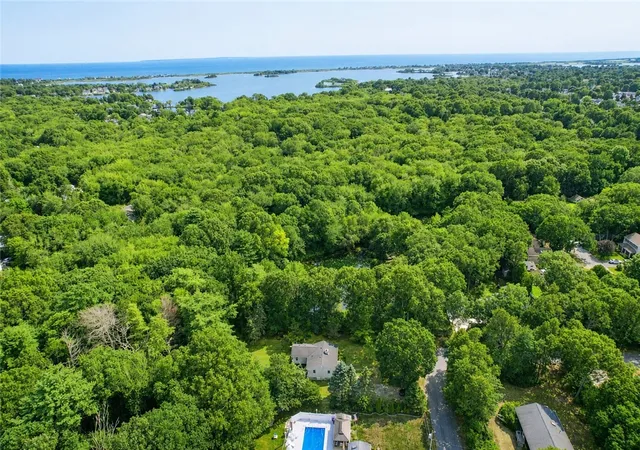 Photo 3 of Single family home for sale at 29 Oak Rd, Wakefield, RI 02879 | MLS# 1420697 | Listing updated on 2026-09-11