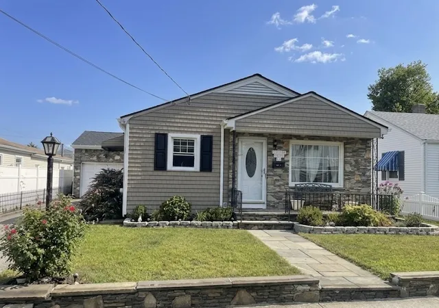 Photo 2 of Single family home for sale at 118 Balch St, Pawtucket, RI 02861 | MLS# 1420627 | Listing updated on 2026-09-13