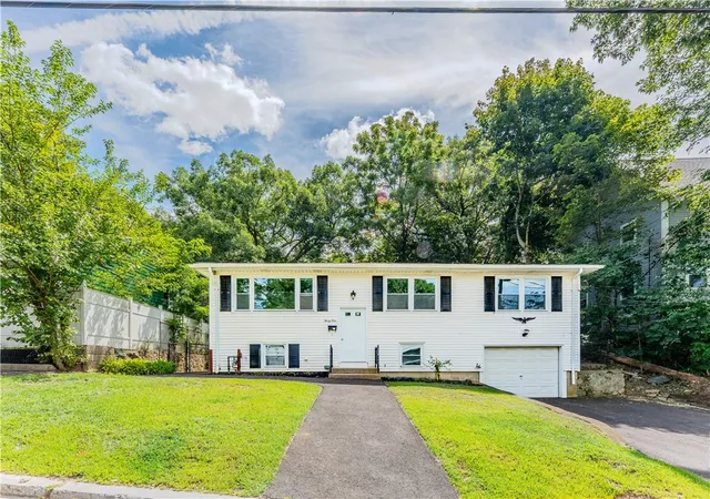 Photo 1 of Sale Pending at 31 Ridgeway Ave, Providence, RI 02909 | MLS# 1421006 | Listing updated on 2026-10-01