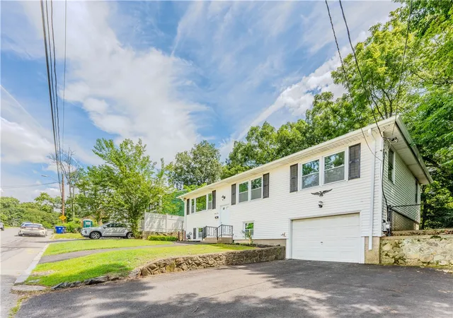 Photo 2 of Sale Pending at 31 Ridgeway Ave, Providence, RI 02909 | MLS# 1421006 | Listing updated on 2026-10-01