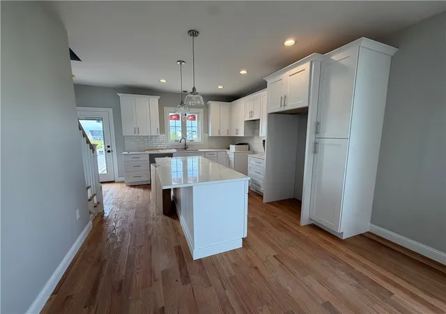 Photo 4 of Single family home for sale at 25 Bunker Hl Xing, Portsmouth, RI 02871 | MLS# 1421018 | Listing updated on 2026-09-13