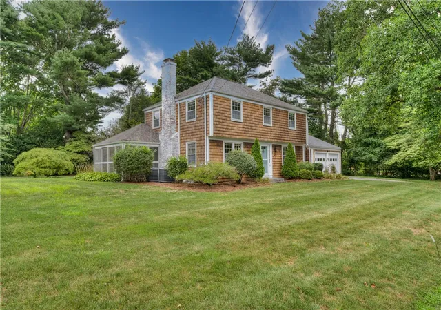 Photo 3 of Single family home for sale at 8 Lee Rd, Barrington, RI 02806 | MLS# 1420969 | Listing updated on 2026-10-18