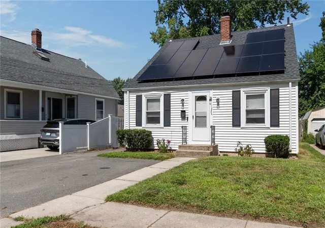 Photo 3 of Sale Pending at 39 Wollaston St, Cranston, RI 02910 | MLS# 1421004 | Listing updated on 2026-09-21