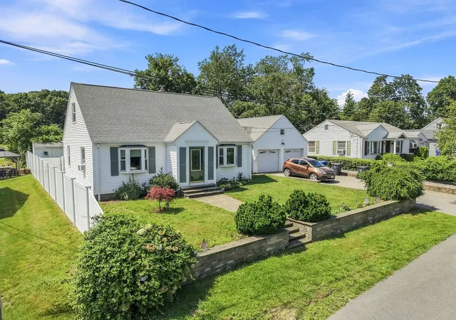 Photo 2 of Single family home for sale at 41 Fisher St, East Providence, RI 02914 | MLS# 1421044 | Listing updated on 2026-09-13