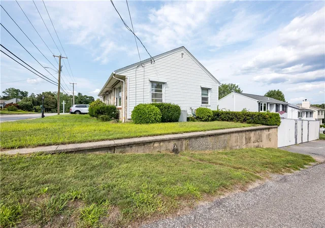 Photo 3 of Sale Pending at 200 Budlong Rd, Cranston, RI 02920 | MLS# 1420790 | Listing updated on 2026-09-11
