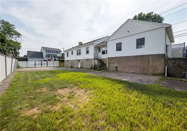 Photo 4 of Sale Pending at 200 Budlong Rd, Cranston, RI 02920 | MLS# 1420790 | Listing updated on 2026-09-11