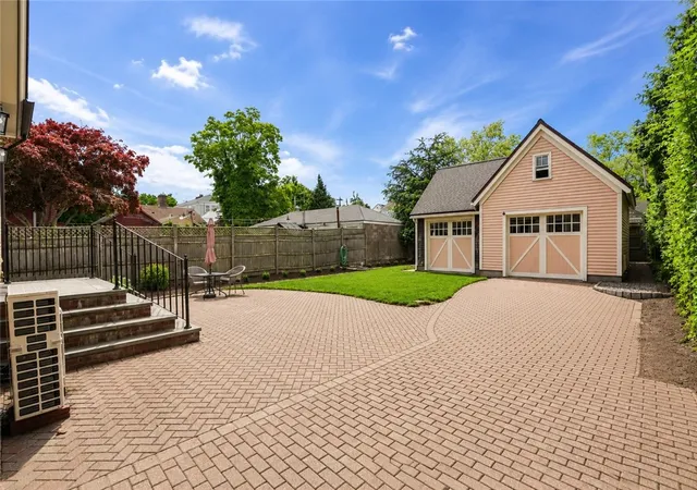 Photo 3 of Single family home for sale at 21 Elm St, Newport, RI 02840 | MLS# 1421104 | Listing updated on 2026-09-13