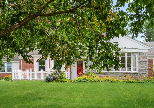 Photo 3 of Single family home for sale at 133 Tupelo Hl Dr, Cranston, RI 02920 | MLS# 1420843 | Listing updated on 2026-10-03