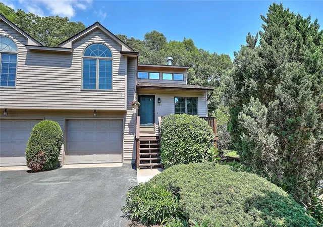 Condo for sale at 101 Cardinal Dr, North Kingstown, RI 02852 | MLS# 1421026