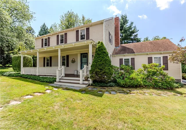 Photo 1 of Single family home for sale at 10 Circle Dr, Middletown, RI 02842 | MLS# 1421042 | Listing updated on 2026-10-03