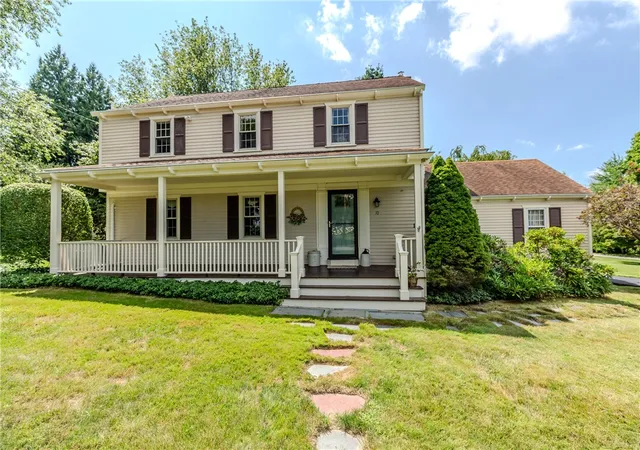 Photo 2 of Single family home for sale at 10 Circle Dr, Middletown, RI 02842 | MLS# 1421042 | Listing updated on 2026-10-03