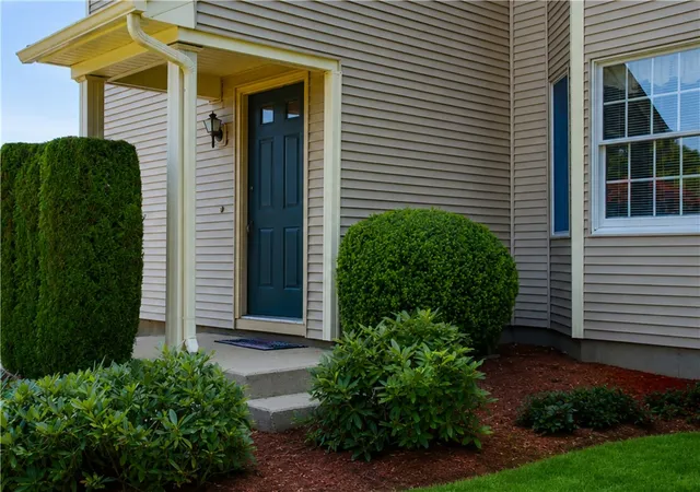Photo 3 of Sale Pending at 89 Scenic Dr #89, West Warwick, RI 02893 | MLS# 1420847 | Listing updated on 2026-09-03