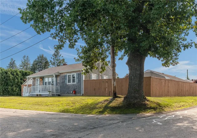 Photo 3 of Single family home for sale at 7 Thurston Ave, Portsmouth, RI 02871 | MLS# 1421224 | Listing updated on 2026-09-20
