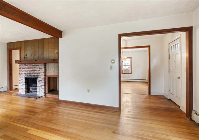 Photo 4 of Sale Pending at 6 Hanley Ln, Warren, RI 02885 | MLS# 1421254 | Listing updated on 2026-09-10