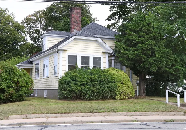 Photo 1 of Single family home for sale at 283 West Main Rd, Middletown, RI 02842 | MLS# 1421270 | Listing updated on 2026-09-06