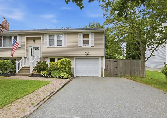 Photo 3 of Sale Pending at 30 Lock Ln, Portsmouth, RI 02871 | MLS# 1421206 | Listing updated on 2026-09-08