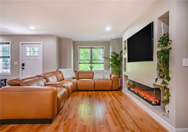 Photo 3 of Sale Pending at 2 Overhill Rd, Warren, RI 02885 | MLS# 1421331 | Listing updated on 2026-09-08