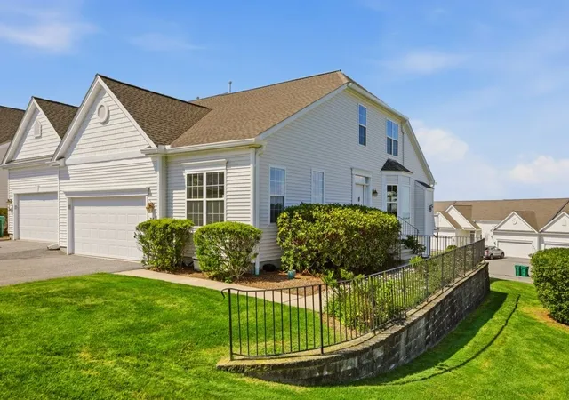 Condo for sale at 264 Rolling Hill Rd #264, Portsmouth, RI 02871 | MLS# 1421121