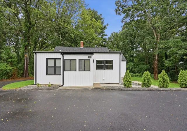 Photo 2 of Single family home for sale at 3100 County Trl, East Greenwich, RI 02818 | MLS# 1421408 | Listing updated on 2026-09-04
