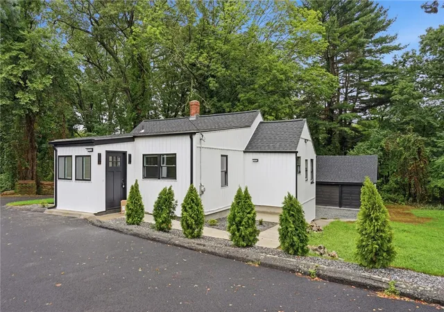 Photo 3 of Single family home for sale at 3100 County Trl, East Greenwich, RI 02818 | MLS# 1421408 | Listing updated on 2026-09-04