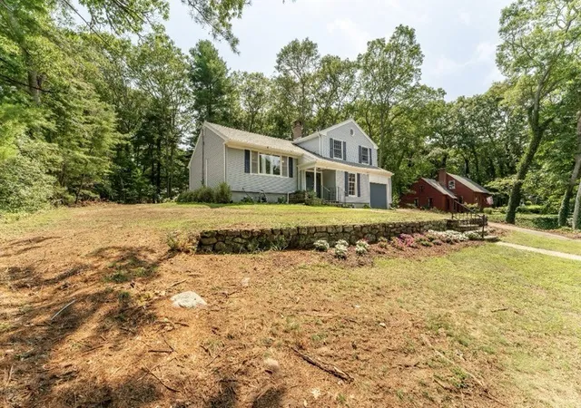 Photo 2 of Single family home for sale at 10 Lofty Heights Rd, Westerly, RI 02891 | MLS# 1421426 | Listing updated on 2026-09-30