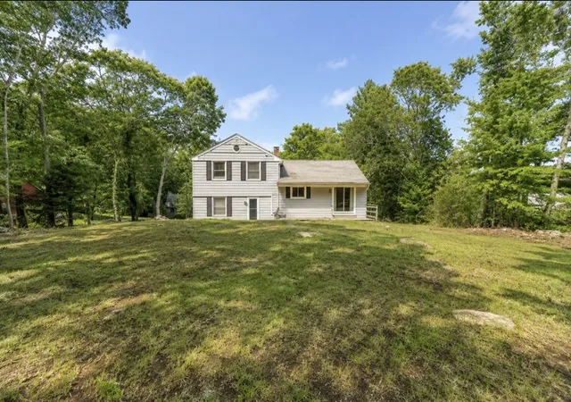 Photo 3 of Single family home for sale at 10 Lofty Heights Rd, Westerly, RI 02891 | MLS# 1421426 | Listing updated on 2026-09-30