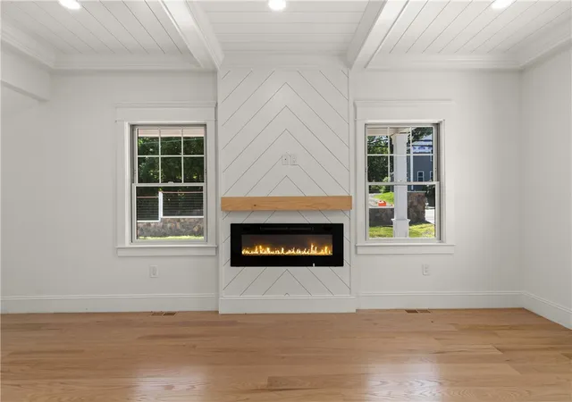 Photo 3 of Single family home for sale at 95 W Main Rd, Portsmouth, RI 02871 | MLS# 1421269 | Listing updated on 2026-09-21