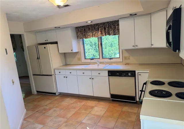 Photo 4 of Sale Pending at 66 Nipmuc Trl #F, North Providence, RI 02904 | MLS# 1421402 | Listing updated on 2026-09-10