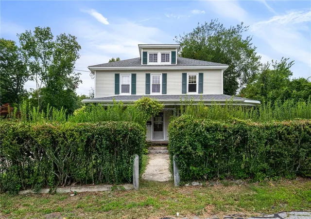 Photo 3 of Single family home for sale at 174 Pulaski St, West Warwick, RI 02893 | MLS# 1421559 | Listing updated on 2026-10-07