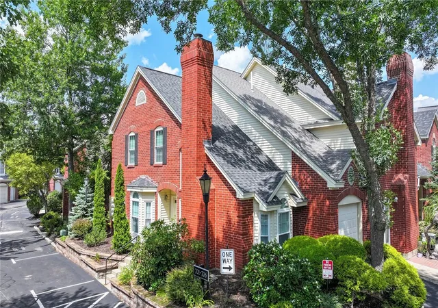 Photo 2 of Sale Pending at 626 Smithfield Rd #701, North Providence, RI 02904 | MLS# 1421530 | Listing updated on 2026-09-15