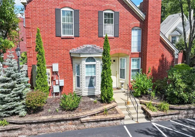Photo 3 of Sale Pending at 626 Smithfield Rd #701, North Providence, RI 02904 | MLS# 1421530 | Listing updated on 2026-09-15