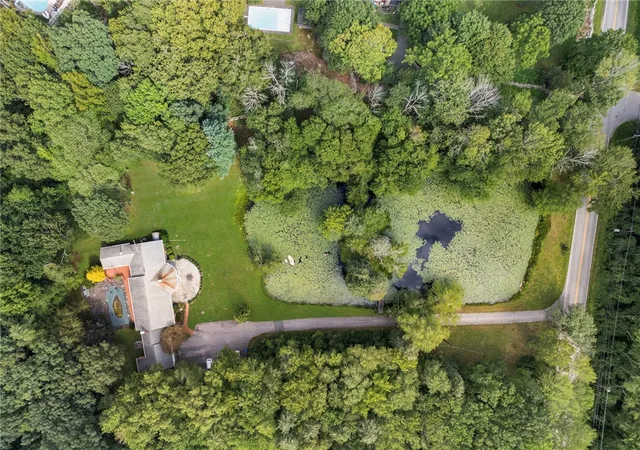 Photo 4 of Single family home for sale at 1825 Middle Rd, East Greenwich, RI 02818 | MLS# 1421148 | Listing updated on 2026-10-05