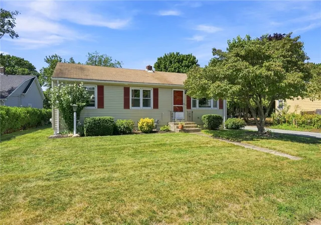 Photo 3 of Sale Pending at 197 Glen Dr, Warwick, RI 02889 | MLS# 1421478 | Listing updated on 2026-09-16
