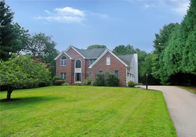 Photo 3 of Single family home for sale at 31 Rolling Meadow Wy, North Kingstown, RI 02852 | MLS# 1421676 | Listing updated on 2026-09-09