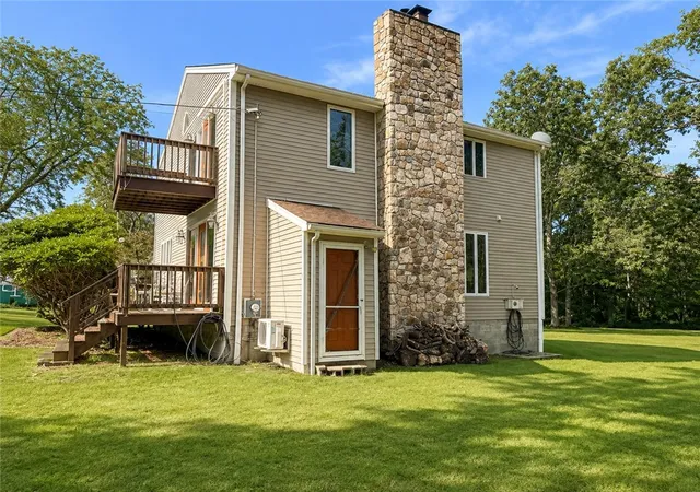 Photo 3 of Single family home for sale at 027 Sunset Hill Ave, Portsmouth, RI 02872 | MLS# 1421685 | Listing updated on 2026-09-06