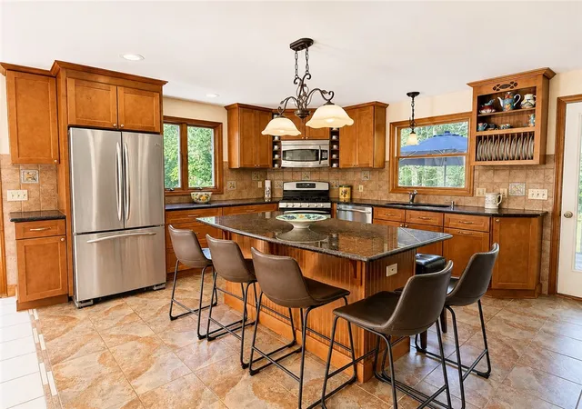 Photo 4 of Single family home for sale at 027 Sunset Hill Ave, Portsmouth, RI 02872 | MLS# 1421685 | Listing updated on 2026-09-06