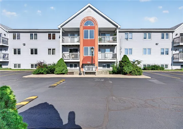 Photo 2 of Condo for sale at 728 Beverage Hill Ave #17, Pawtucket, RI 02861 | MLS# 1421692 | Listing updated on 2026-09-28