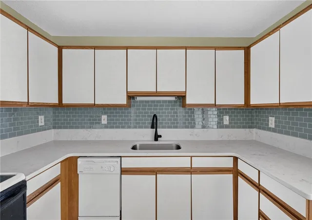 Photo 4 of Condo for sale at 728 Beverage Hill Ave #17, Pawtucket, RI 02861 | MLS# 1421692 | Listing updated on 2026-09-28