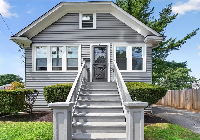 Photo 1 of Single family home for sale at 31 Elton Ave, Warwick, RI 02889 | MLS# 1421764 | Listing updated on 2026-09-13