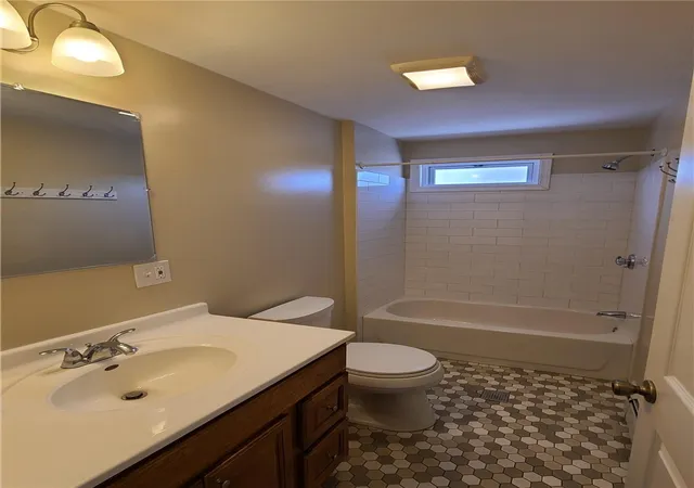 Photo 3 of Sale Pending at 276 Vermont Ave, Providence, RI 02905 | MLS# 1421188 | Listing updated on 2026-10-06