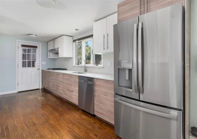 Photo 4 of Single family home for sale at 255 John Dyer Rd, Little Compton, RI 02837 | MLS# 1421770 | Listing updated on 2026-09-13