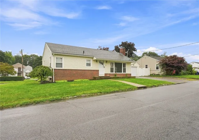 Photo 3 of Sale Pending at 36 Brookfield Dr, Cranston, RI 02920 | MLS# 1421800 | Listing updated on 2026-09-21